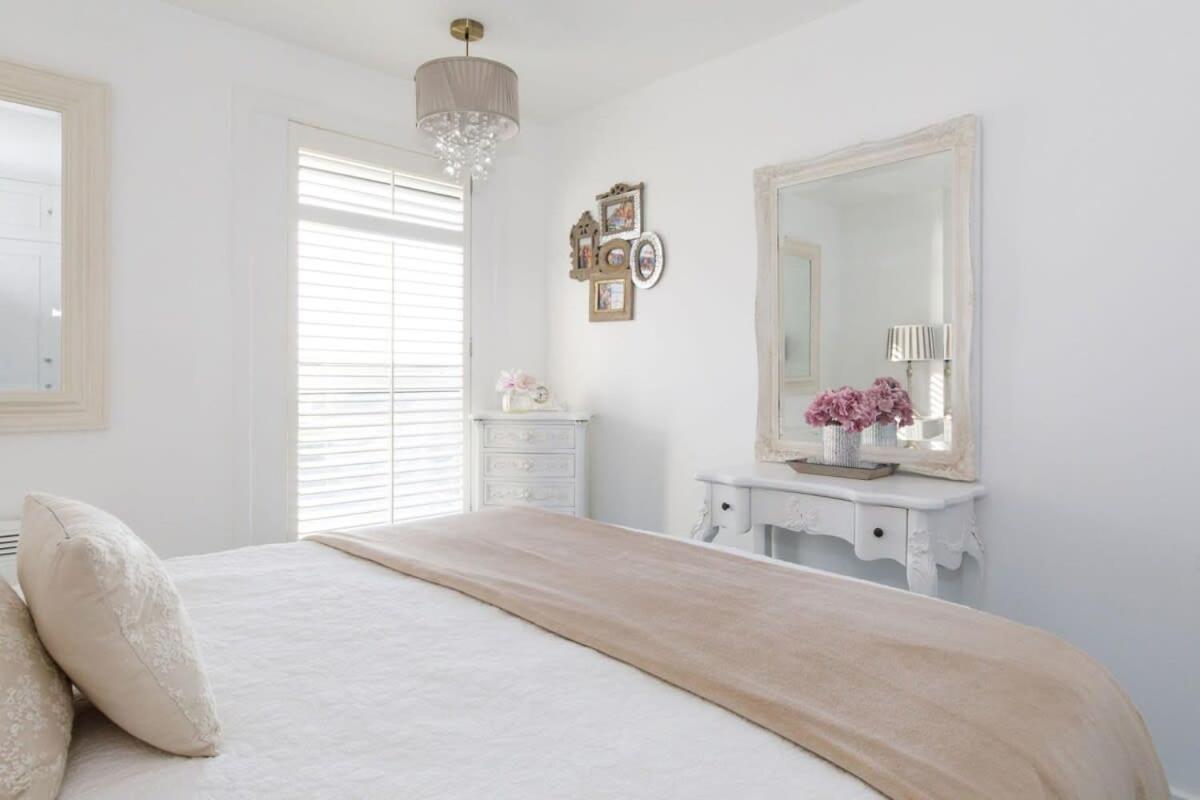 Two Bed Seafront Escape In East Wittering Apartman Kültér fotó
