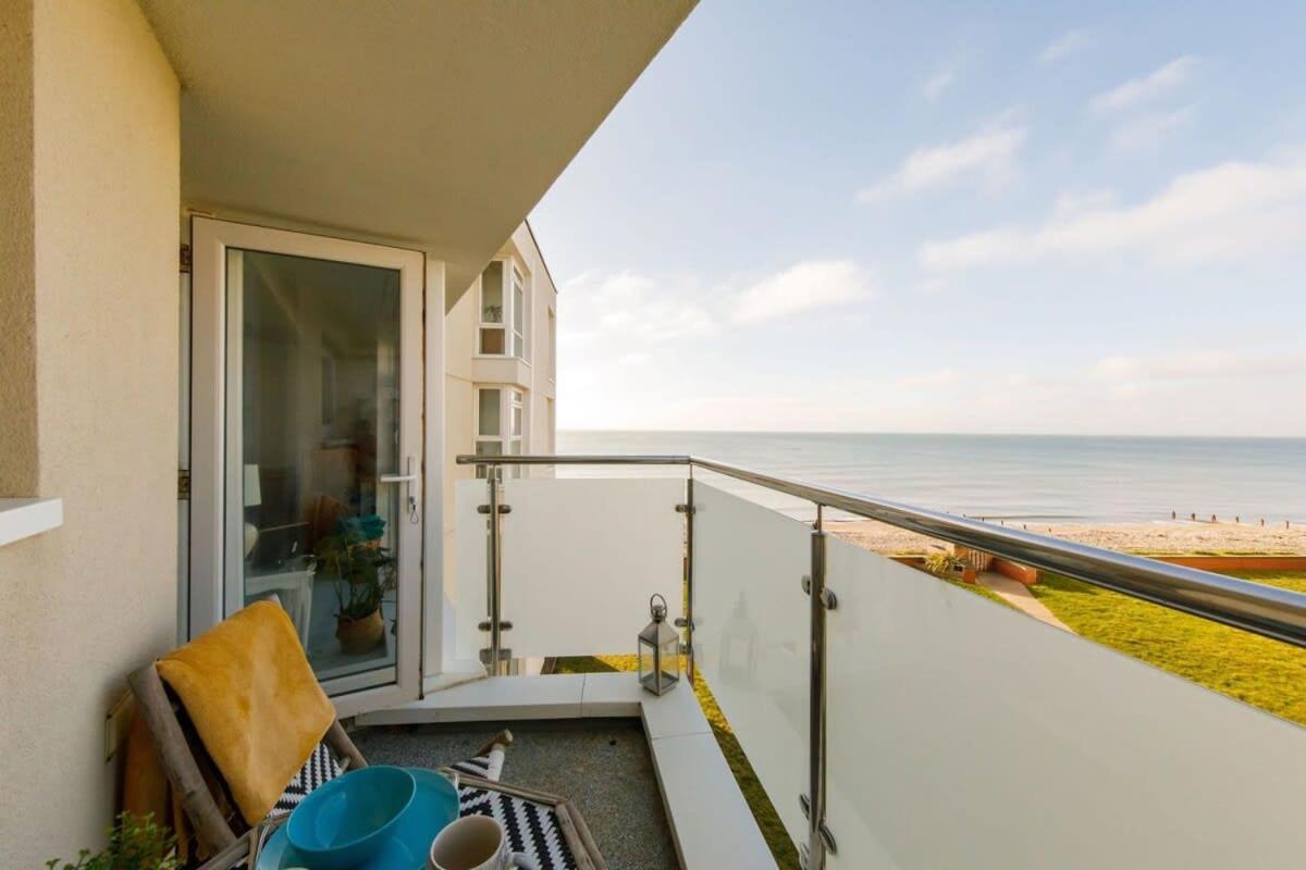 Two Bed Seafront Escape In East Wittering Apartman Kültér fotó